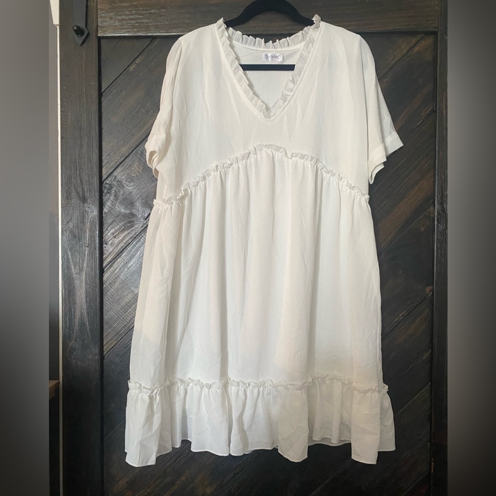 White boutique flowy dress. Barely worn. Double lined!